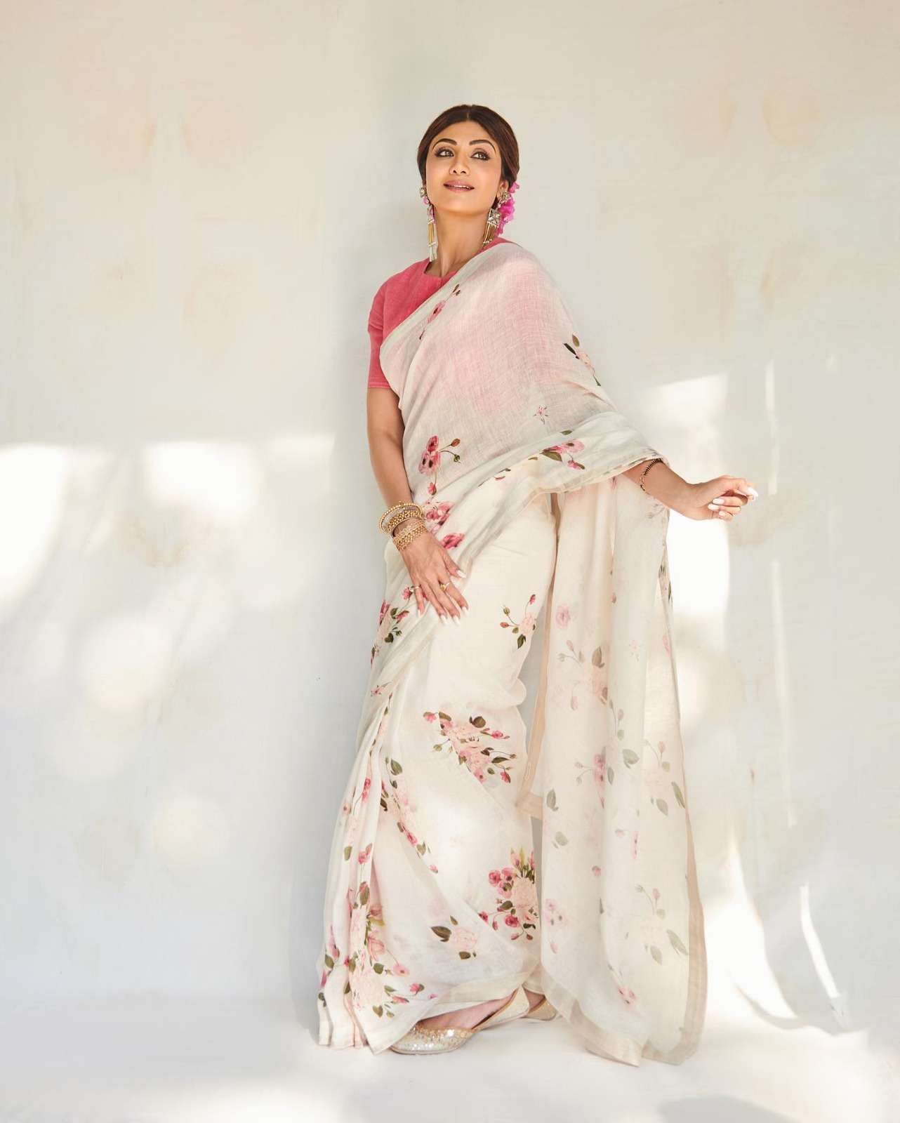 CREAMY BY AQSAWHOLESALE LINEN DIGITAL FLOWER PRINT SAREE