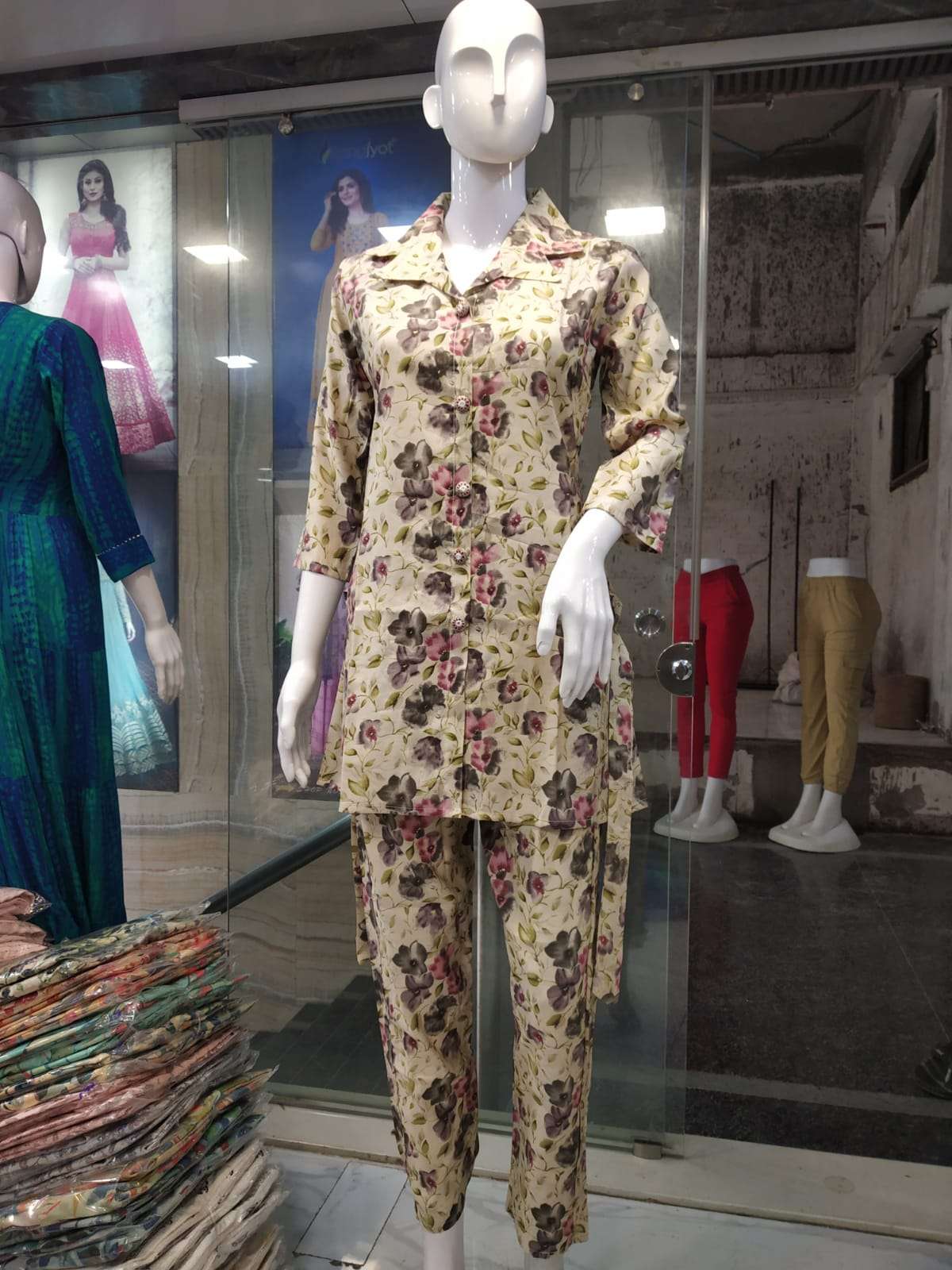 SUDHEE NX BY AQSAWHOLESALE RAYON PRINT HAND WORK CO-ORD SETS