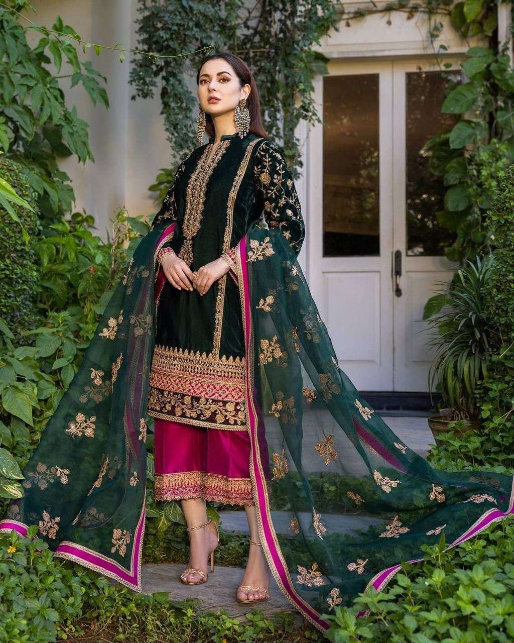 LC-920BY AQSAWHOLESALE VELVET EMBROIDERY WORK READYMADE PAKISTANI DRESS