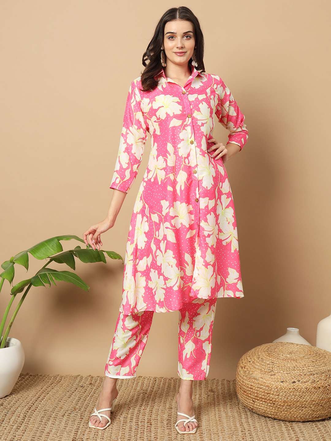 ROZA-004 BY AQSAWHOLESALE MUSLIN DIGITAL PRINT KURTI & PANT SET